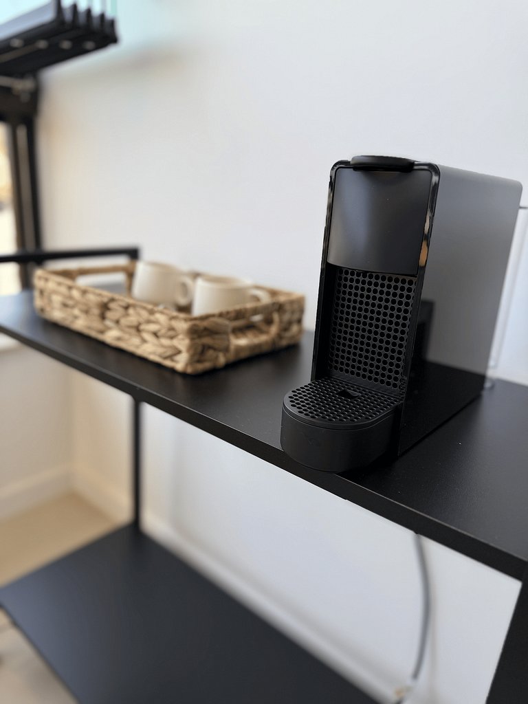 Espaçoso Apartamento Condomínio pé na areia C03