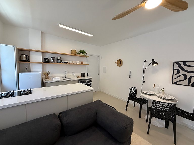 Lindo Apto na quadra do mar de Canasvieiras C06