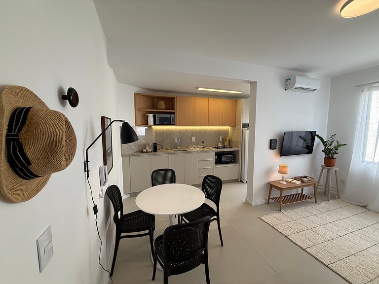 Apto no coração dos Ingleses 150 m da praia