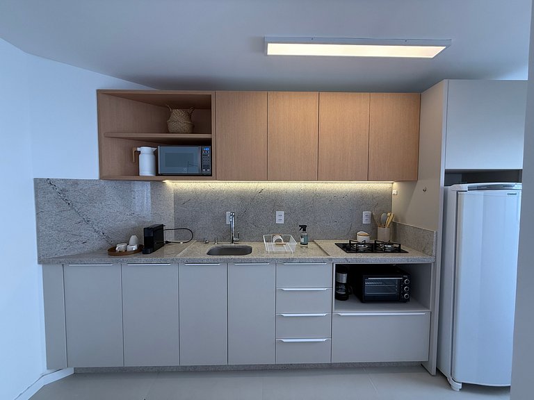 Apto no coração dos Ingleses 150 m da praia C08