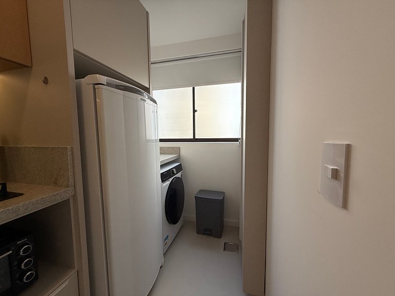 Apto no coração dos Ingleses 150 m da praia C08