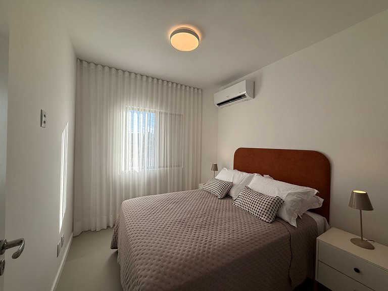 Lindo apartamento em Jurerê a 200 metros da praia