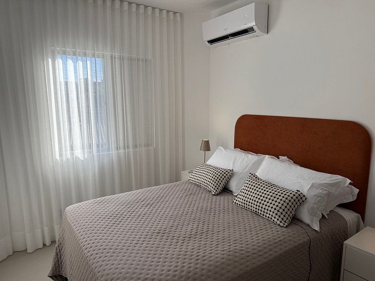 Lindo apartamento em Jurerê a 200 metros da praia