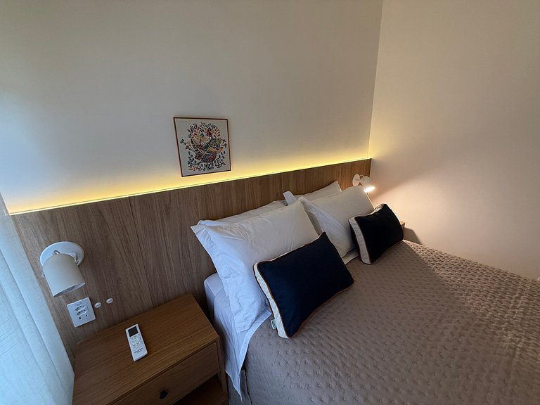 2 suítes frente-mar, piscina, quadra tênis/padel