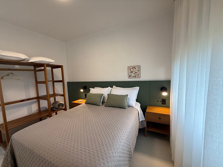 2 suítes frente-mar, piscina, quadra tênis/padel