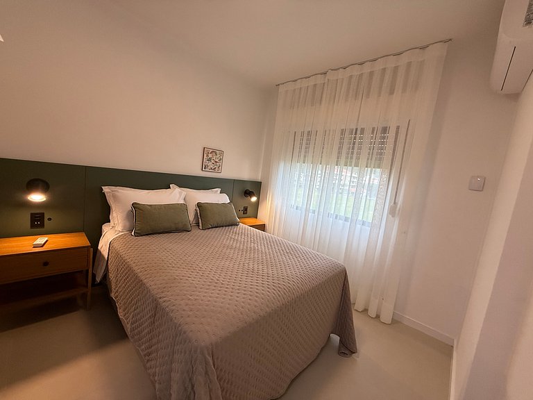 2 suítes frente-mar, piscina, quadra tênis/padel