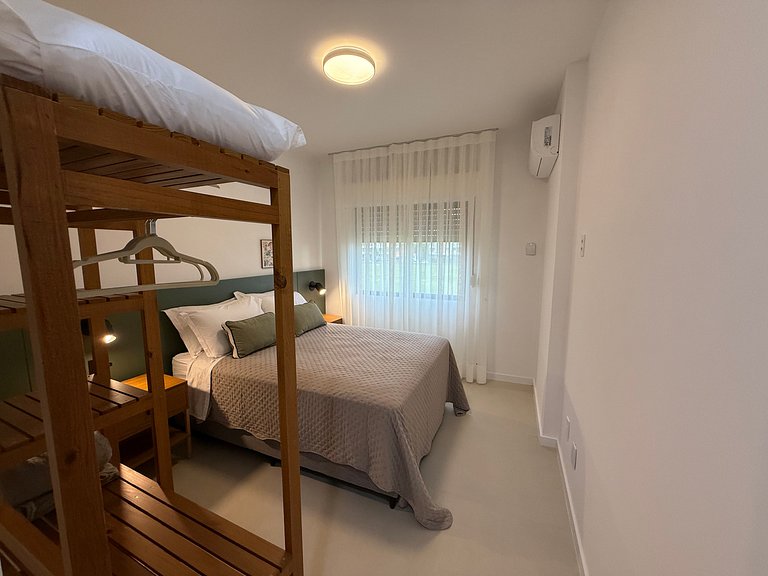 2 suítes frente-mar, piscina, quadra tênis/padel