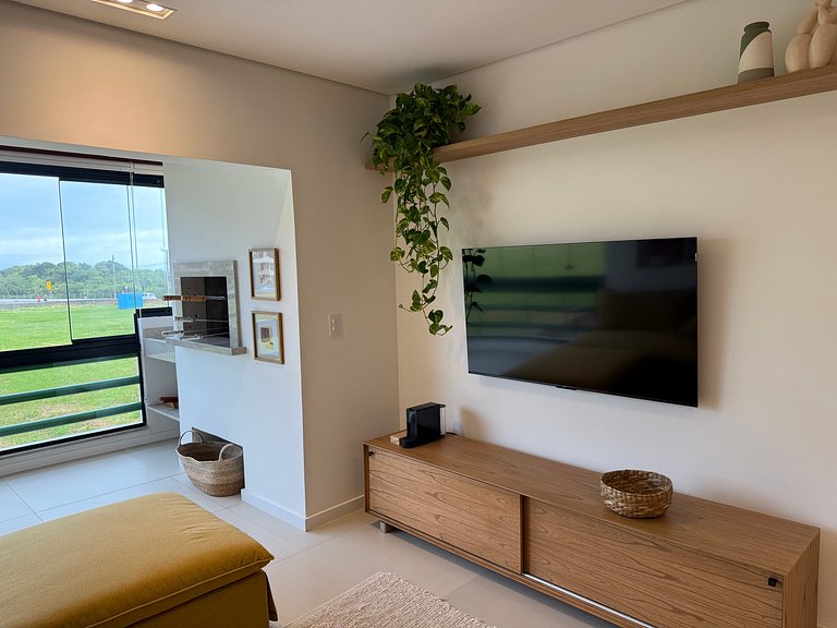 2 suítes frente-mar, piscina, quadra tênis/padel