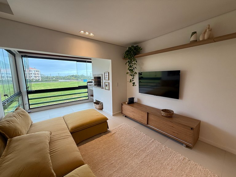 2 suítes frente-mar, piscina, quadra tênis/padel