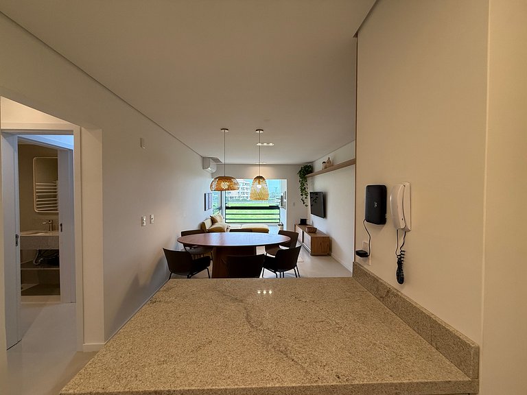 2 suítes frente-mar, piscina, quadra tênis/padel