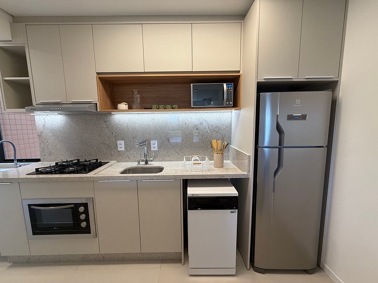 2 suítes frente-mar, piscina, quadra tênis/padel