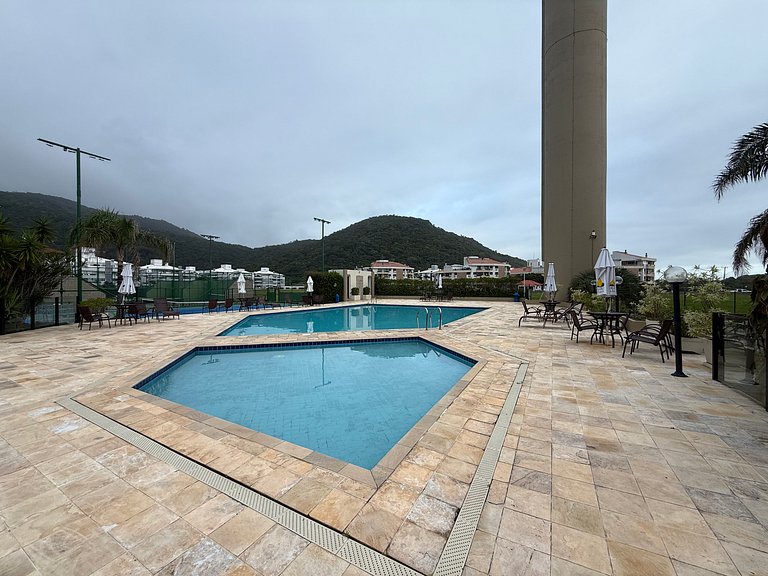 2 suítes frente-mar, piscina, quadra tênis/padel