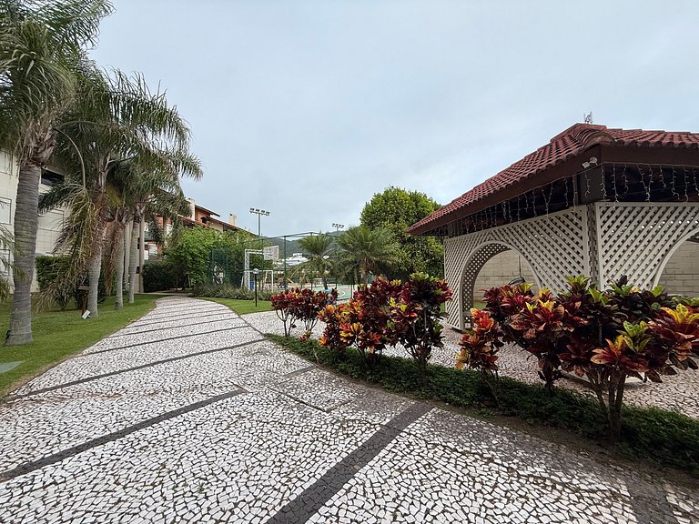 2 suítes frente-mar, piscina, quadra tênis/padel