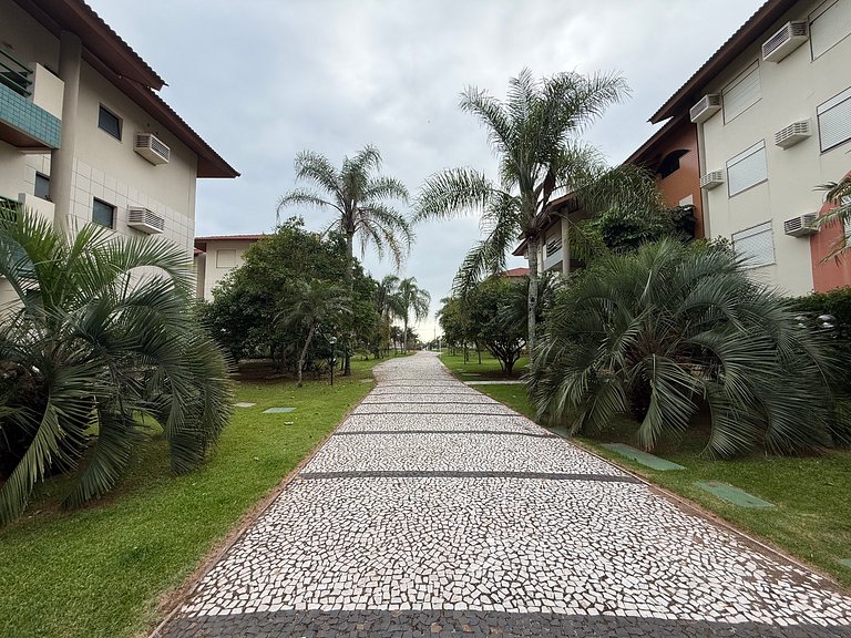 2 suítes frente-mar, piscina, quadra tênis/padel