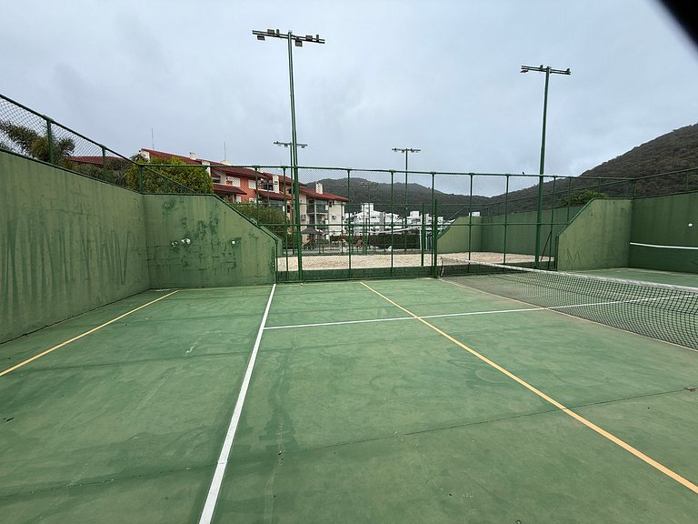 2 suítes frente-mar, piscina, quadra tênis/padel