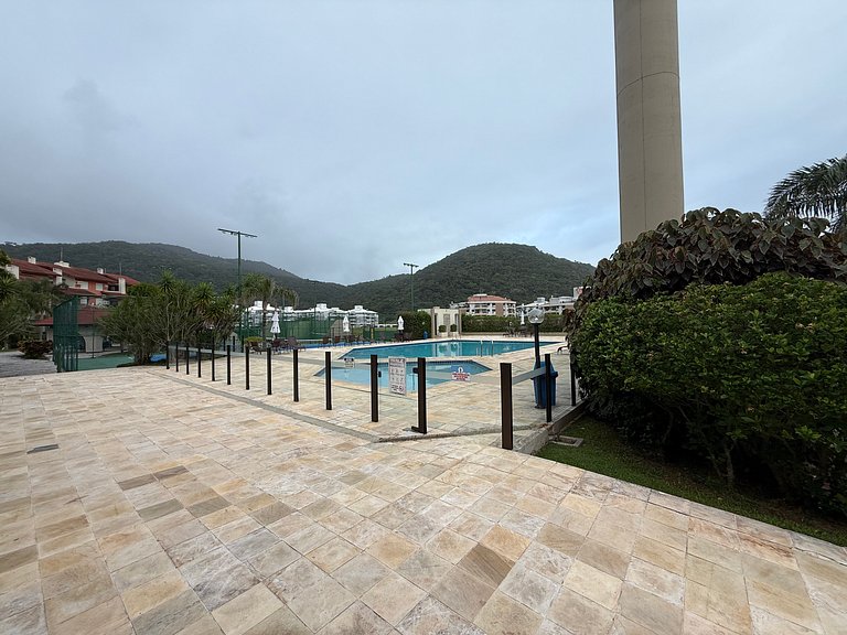 2 suítes frente-mar, piscina, quadra tênis/padel