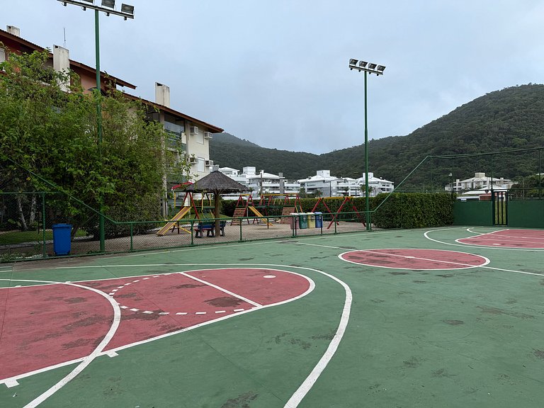 2 suítes frente-mar, piscina, quadra tênis/padel