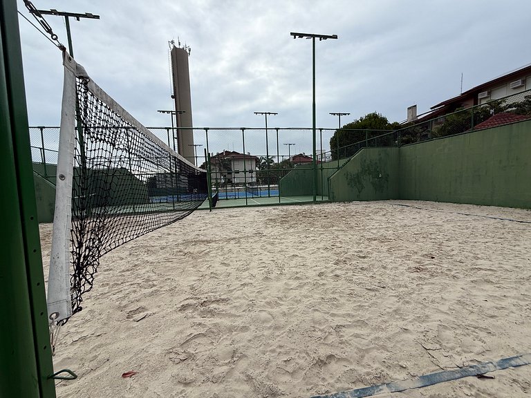 2 suítes frente-mar, piscina, quadra tênis/padel