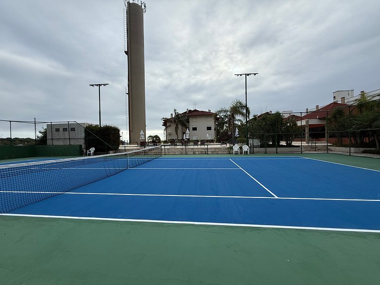 2 suítes frente-mar, piscina, quadra tênis/padel