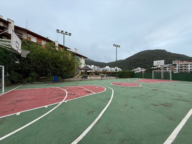 2 suítes frente-mar, piscina, quadra tênis/padel