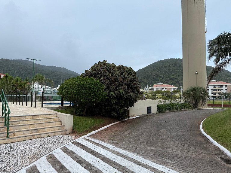 2 suítes frente-mar, piscina, quadra tênis/padel