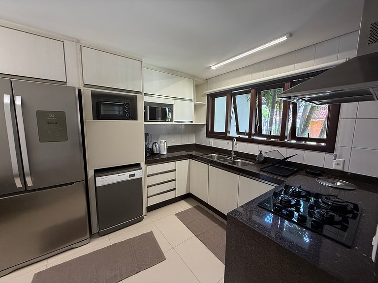 4 suítes Jurerê Internacional 170m da praia