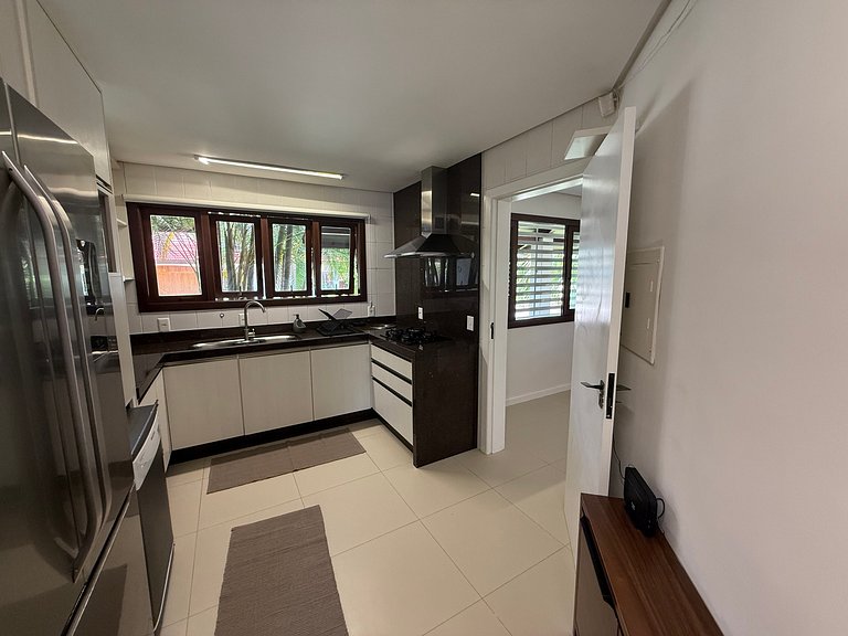 4 suítes Jurerê Internacional 170m da praia