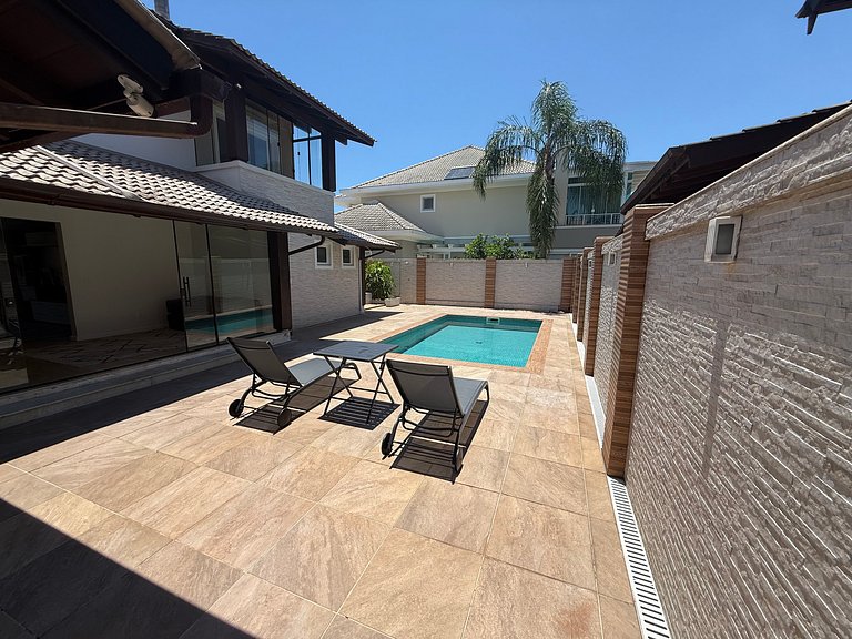 4 suítes Jurerê Internacional 170m da praia