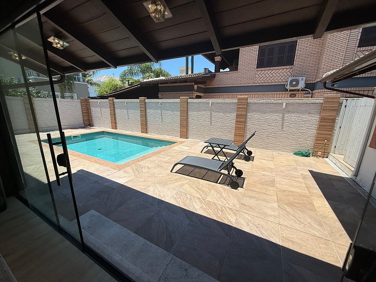 4 suítes Jurerê Internacional 170m da praia