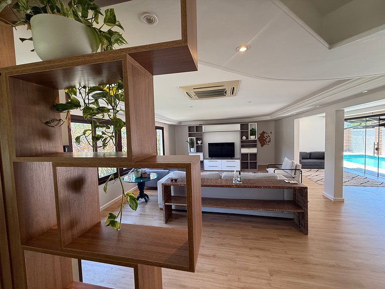 4 suítes Jurerê Internacional 170m da praia