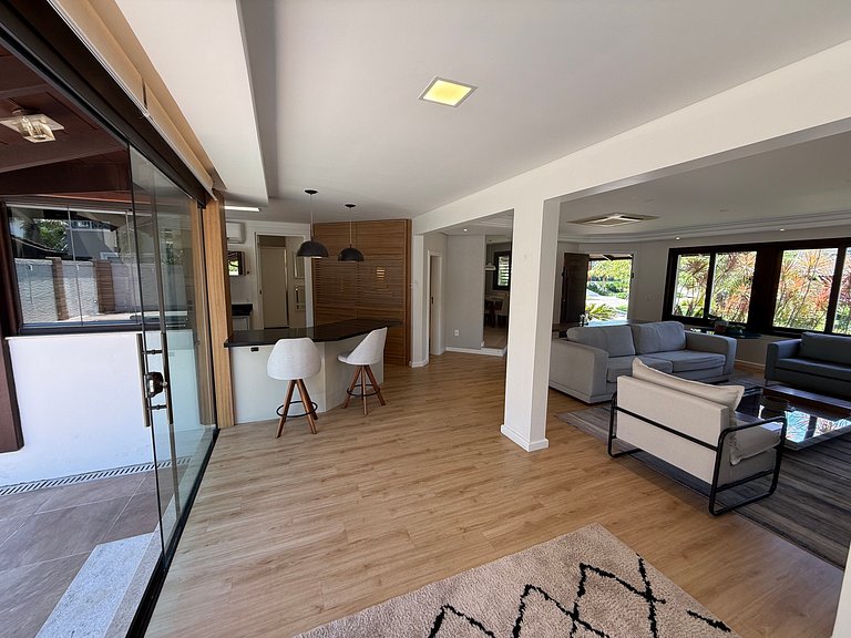 4 suítes Jurerê Internacional 170m da praia