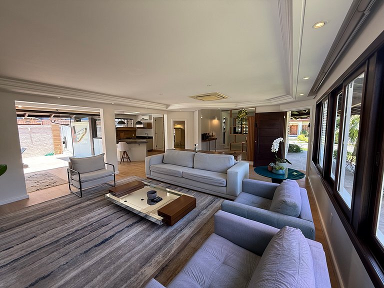 4 suítes Jurerê Internacional 170m da praia