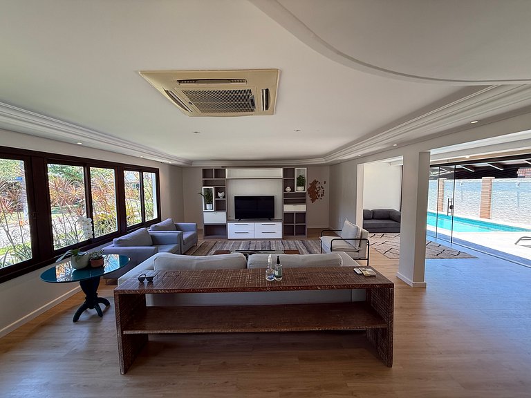 4 suítes Jurerê Internacional 170m da praia