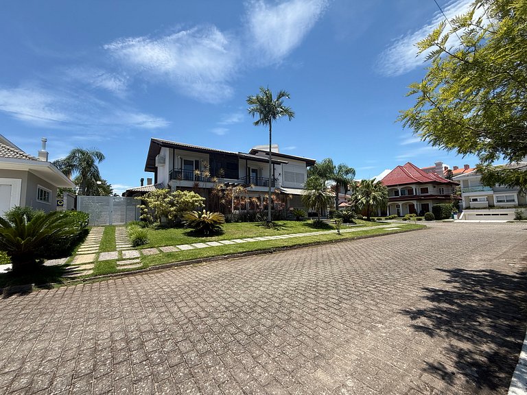 4 suítes Jurerê Internacional 170m da praia