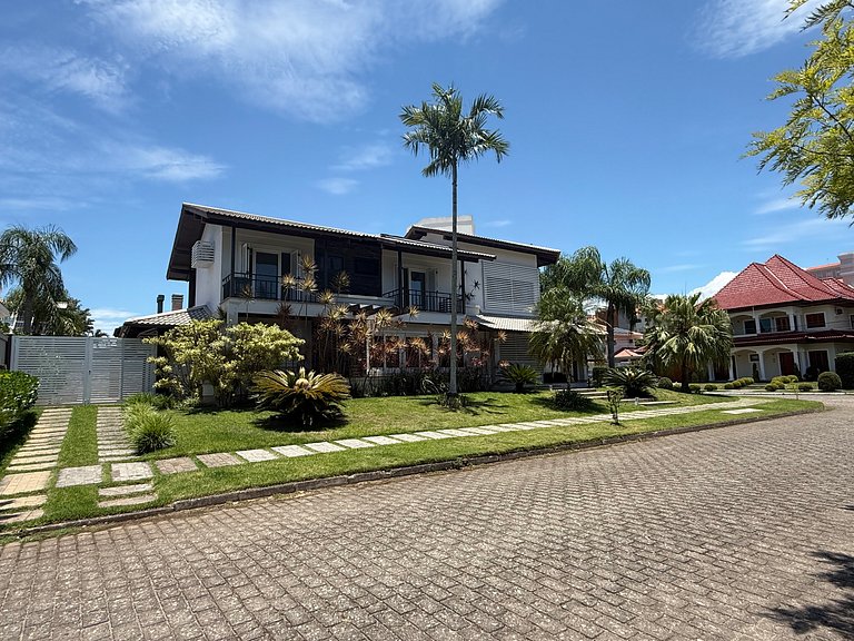 4 suítes Jurerê Internacional 170m da praia