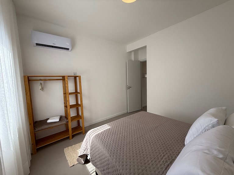 Lindo e renovado Apto 180 metros do mar