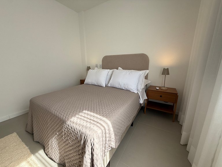 Lindo e renovado Apto 180 metros do mar