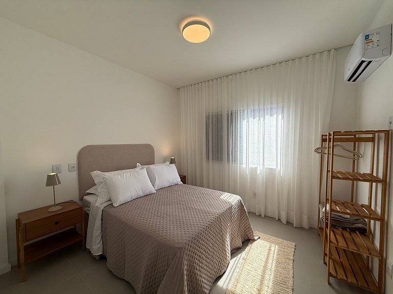 Lindo e renovado Apto 180 metros do mar