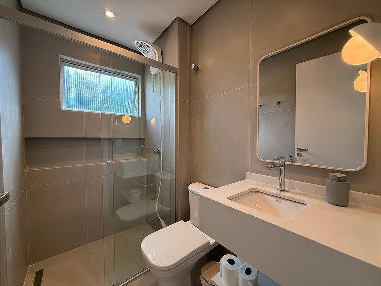 Lindo e renovado Apto 180 metros do mar