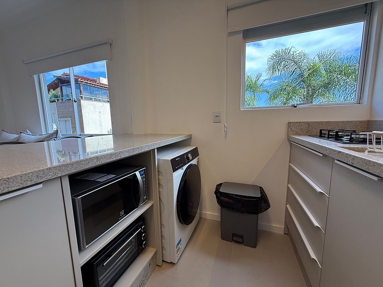 Lindo e renovado Apto 180 metros do mar