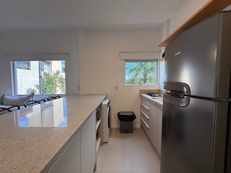 Lindo e renovado Apto 180 metros do mar