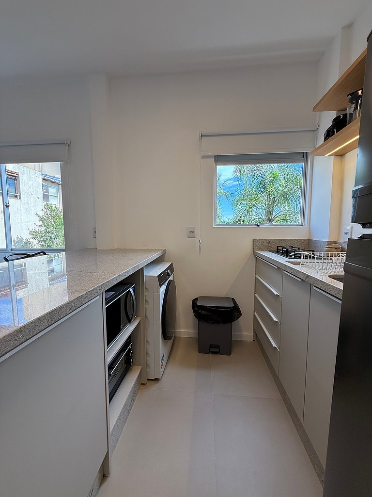 Lindo e renovado Apto 180 metros do mar