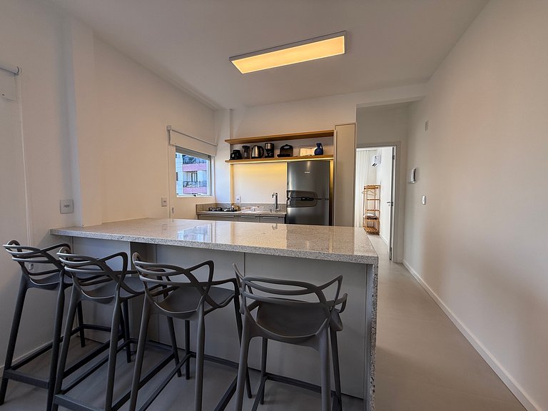 Lindo e renovado Apto 180 metros do mar