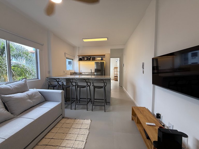 Lindo e renovado Apto 180 metros do mar