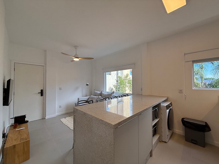 Lindo e renovado Apto 180 metros do mar