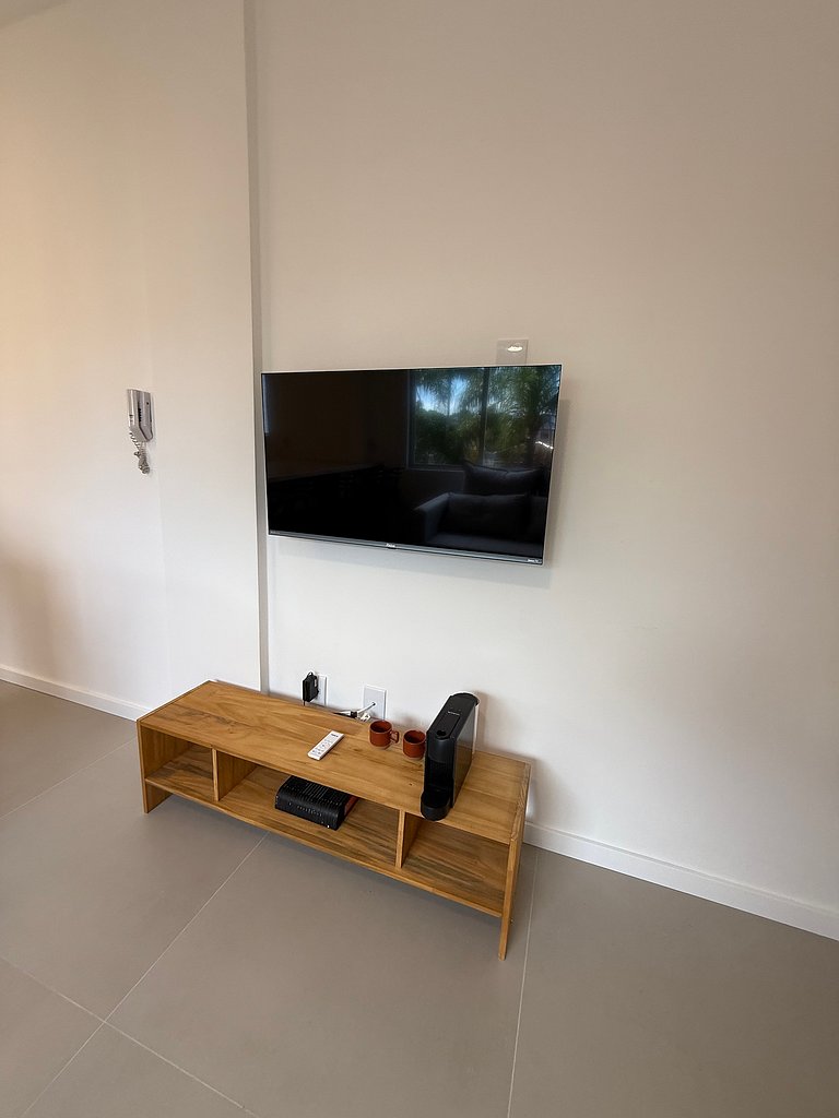 Lindo e renovado Apto 180 metros do mar