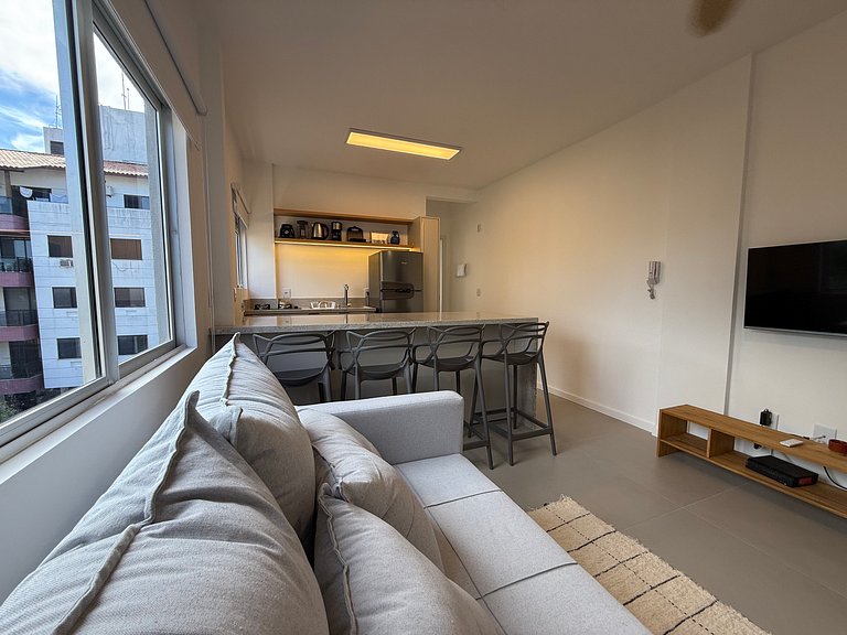 Lindo e renovado Apto 180 metros do mar